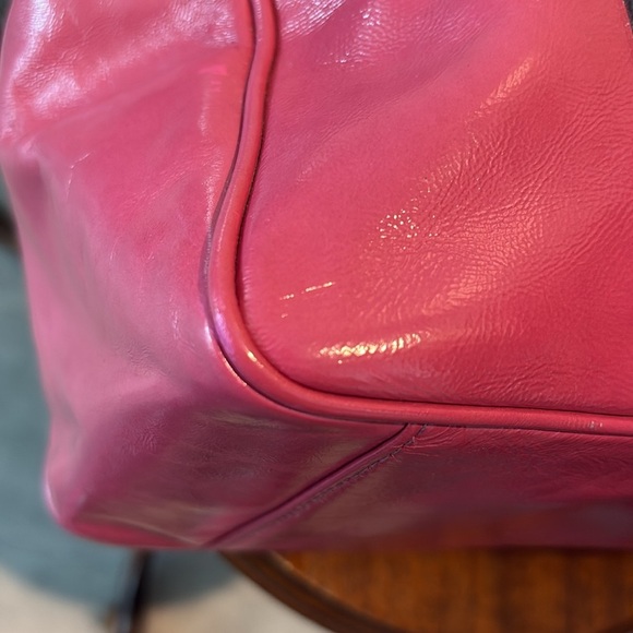Coach Vintage Gallery Tote patent leather pink embossed logo side pockets EUC - Picture 14 of 17